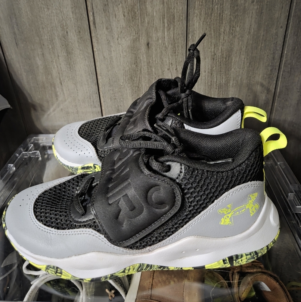 Boys' Under Armour Zone BB 2 Boys Basketball Shoes Size 5Y